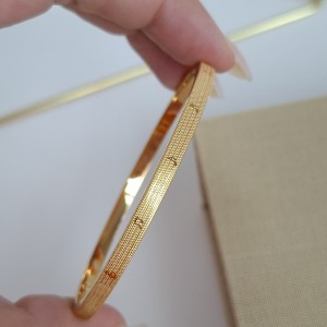 دستبند استیل طلایی