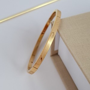 دستبند استیل طلایی