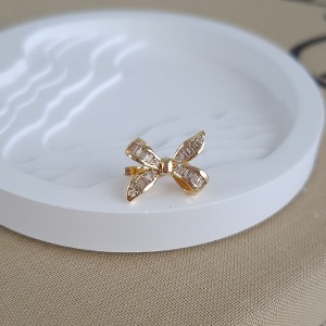 گوشواره ایرکاف پاپیون باگت دار *