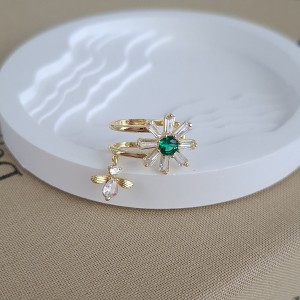 گوشواره ایرکاف گل باگت دار با نگین سبز *