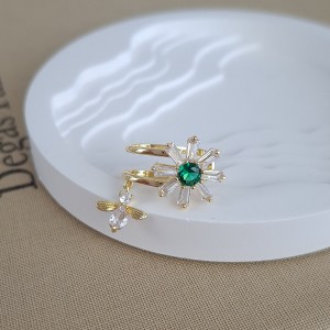 گوشواره ایرکاف گل باگت دار با نگین سبز *