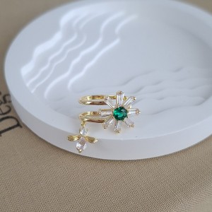 گوشواره ایرکاف پاپیون باگت دار *