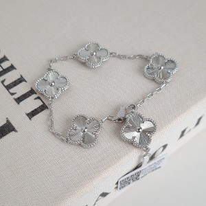 دستبند ونکلیف نقره‌ای  تراش دار مستر*