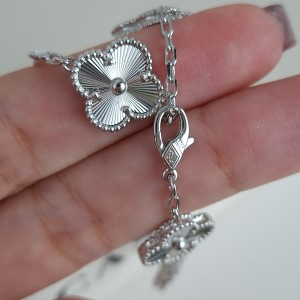 دستبند ونکلیف نقره‌ای  تراش دار مستر*