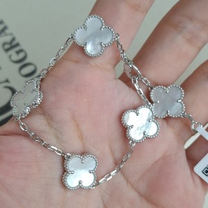 دستبند ونکلیف نقره‌ای  تراش دار ( مستر) *