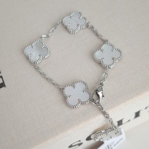 دستبند ونکلیف نقره‌ای  تراش دار ( مستر) *