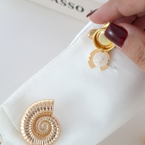 کاور دکمه حلزون*