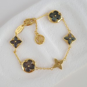 دستبند طلایی و مشکی