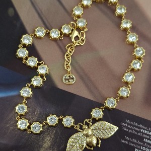 گردنبند حشره گوچی