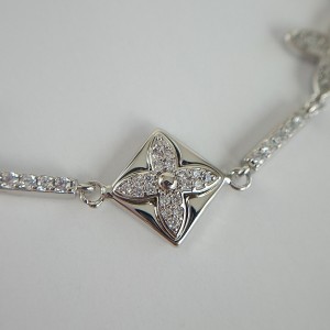 دستبند تمام نگین پایه نقره ای