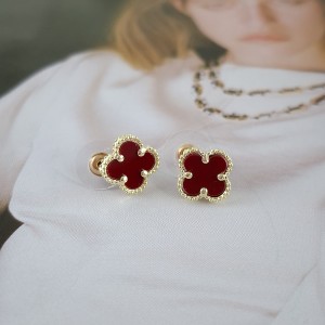 گوشواره ونکلیف قرمز