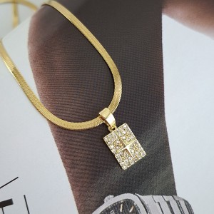 گردنبند نگین باگت زنجیر ماری استیل