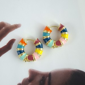گوشواره رنگارنگی