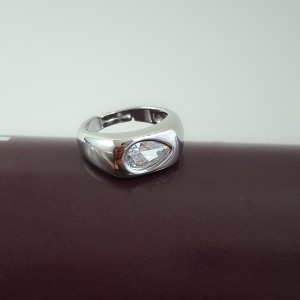 انگشتر نقره‌ای شیک نگین اشکی