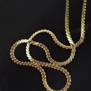 اکسسوری مینیمال شیک طلایی