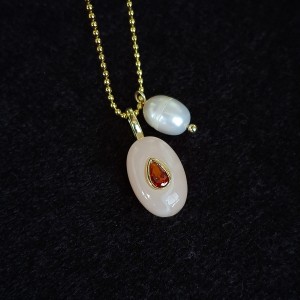 گردنبند نگین بیضی جید صورتی