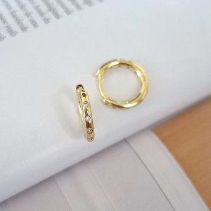 گوشواره حلقه ظریف پشت و رو نگین *