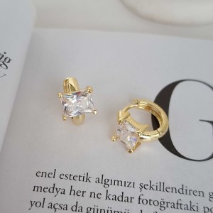 گوشواره حلقه‌ای نگین درشت مربع