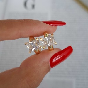 گوشواره حلقه‌ای نگین درشت مربع