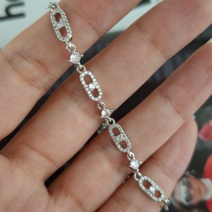 دستبند مسیکا آسانسوری نقره‌ای