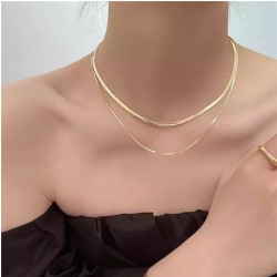 گردنبند مناسب با یقه آف شولدر
