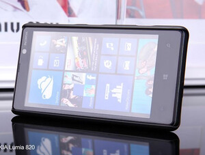 قاب نیلکین  NOKIA Lumia 820