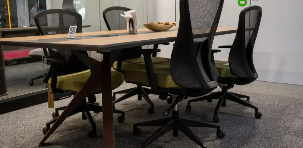 راهنمای کامل برای خرید و انتخاب صندلی کنفرانس