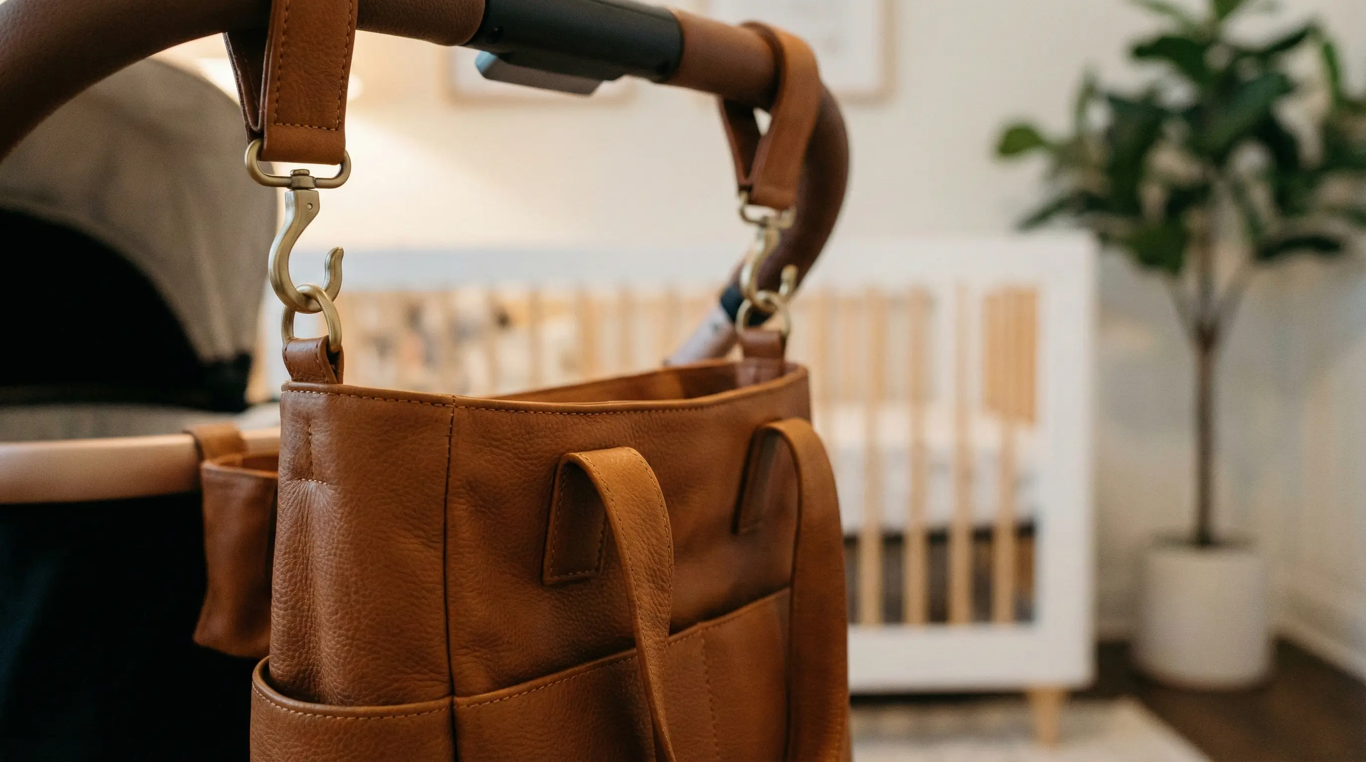 کیف رودوشی و ساک دستی لوازم نوزاد چرم متصل به کالسکه