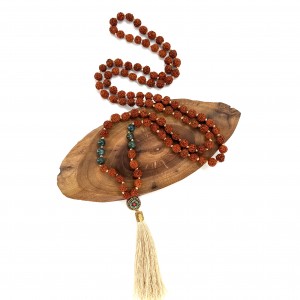 رودراکشا 108 عددی گره دار با سنگ عقیق خزه و پلاک تبتی