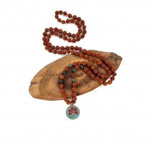 رودراکشا 108 عددی گره دار با سنگ عقیق خزه و پلاک تبتی طرح گل