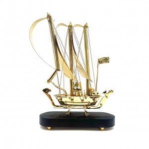 کشتی برنجی کوچک