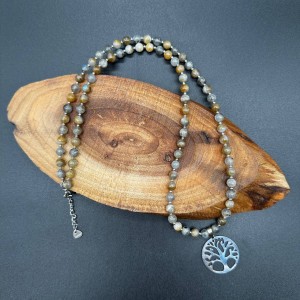 گردنبند لابرادوریت با پلاک درخت زندگی