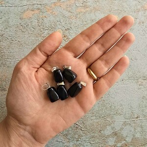 آویز عقیق سیاه