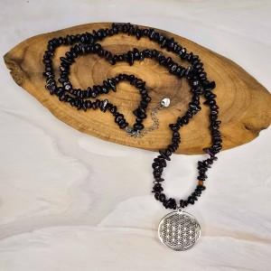 گردنبند گارنت سرخ نامنظم  با گل زندگی نقره ای