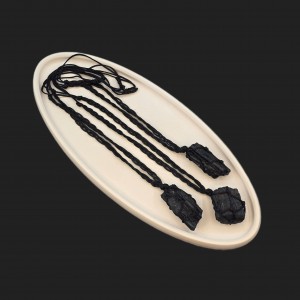 آویز  تورمالین سیاه راف با بند قابل تنظیم