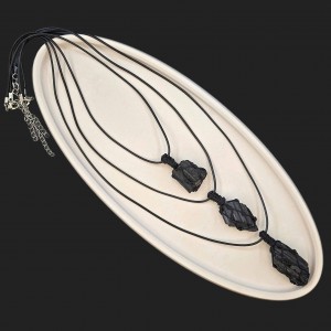 گردنبند تورمالین سیاه راف با بند مشکی