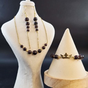 ست گردنبند و گوشواره و دستبند گارنت