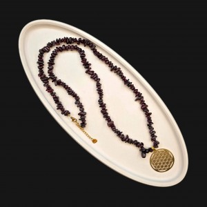 گردنبند گارنت نامنظم با گل زندگی طلایی