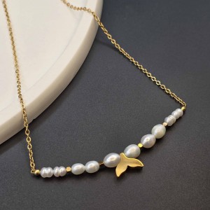 گردنبند مرواریدطبیعی پرورشی و پلاک دم وال استیل