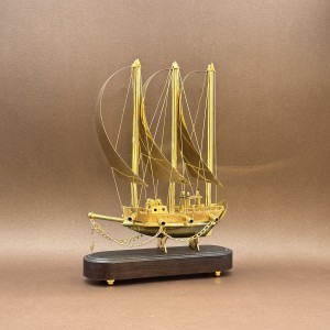 کشتی برنجی کوچک