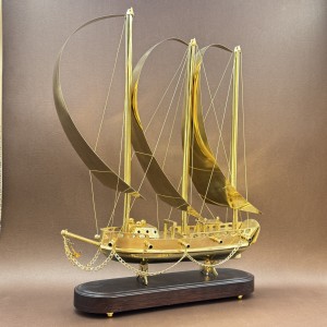 کشتی برنجی بزرگ