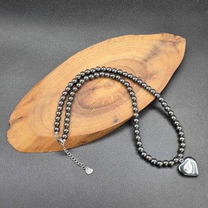 گردنبند حدید و پلاک قلبی حدید