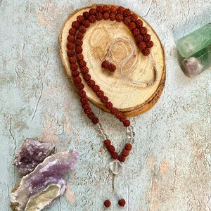 گردنبند رودراکشا و کریستال کوارتز و پلاک شبدر