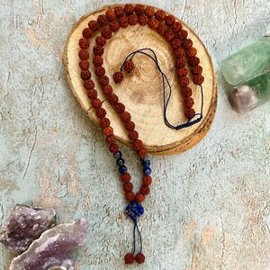 گردنبند رودراکشا و لاجورد و پلاک شبدر