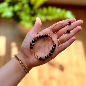 دستبند گارنت و یاقوت و پلاک بینهایت