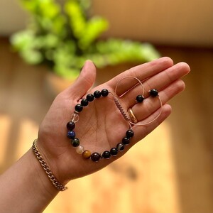 دستبند تورمالین سیاه رگه دار و هفت چاکرا