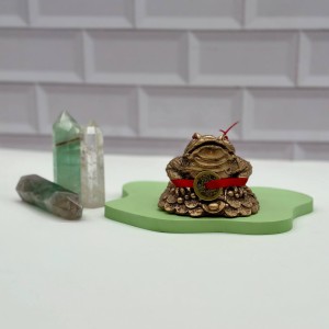 مجسمه وزغ سه پا کوچک با سکه