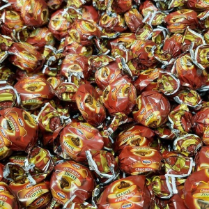 تافی دوسرپیچ مغزدار کاکائو رانا (1 کیلوگرم)