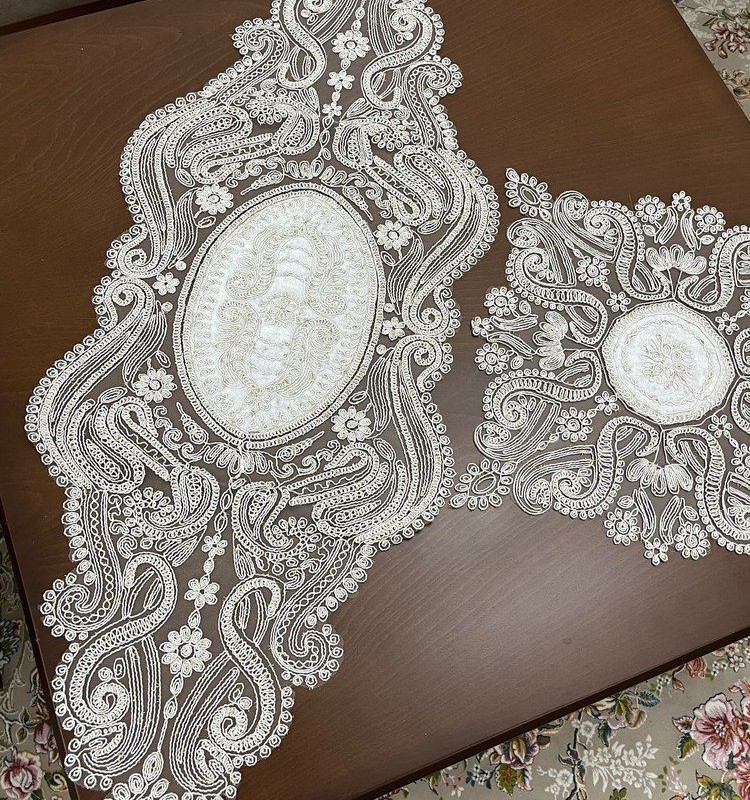 رومیزی دانتل نیلا (رنگ شیری)