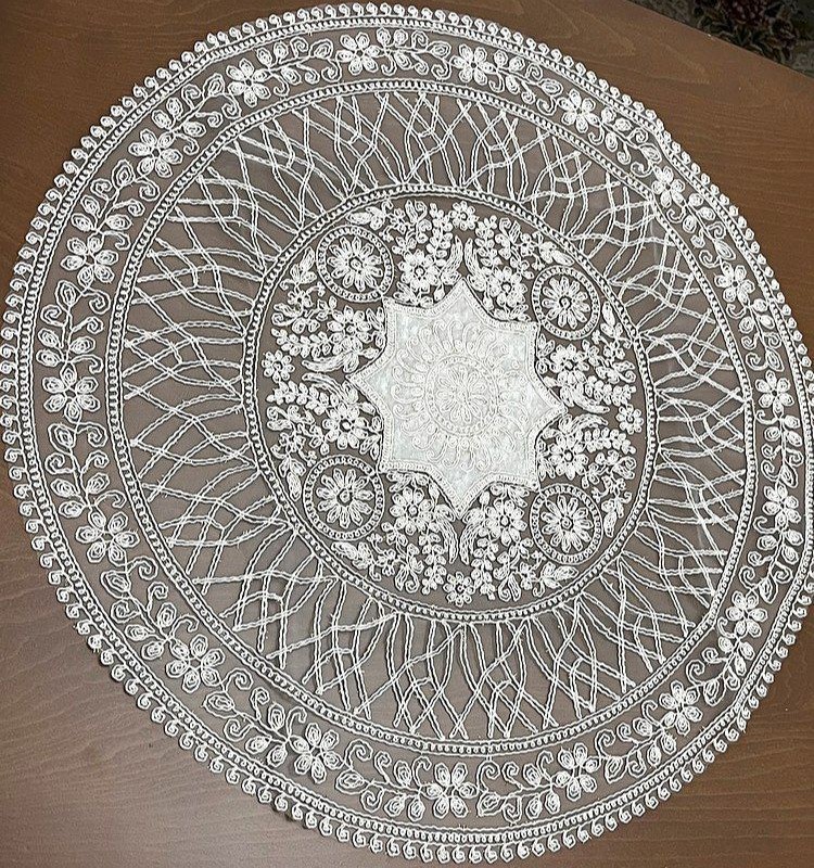 رومیزی دانتل گرد سه تیکه (مدل ستاره)رنگ شیری